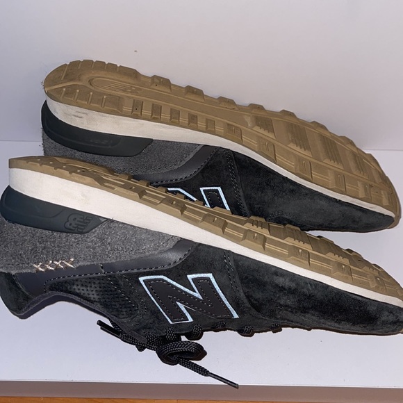 New balance gray tennis shoes - Picture 3 of 4